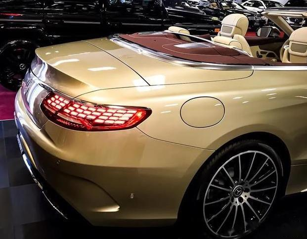 黄金战车奔驰s560敞篷版造型如同黑武士