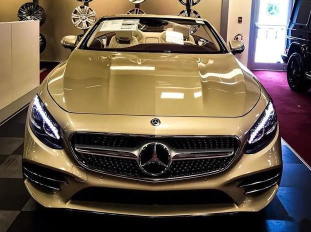 黄金战车奔驰s560敞篷版造型如同黑武士