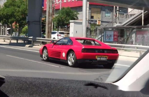 蓝黄黑三块京a00001车牌,都挂在什么车?每一台都不简单!