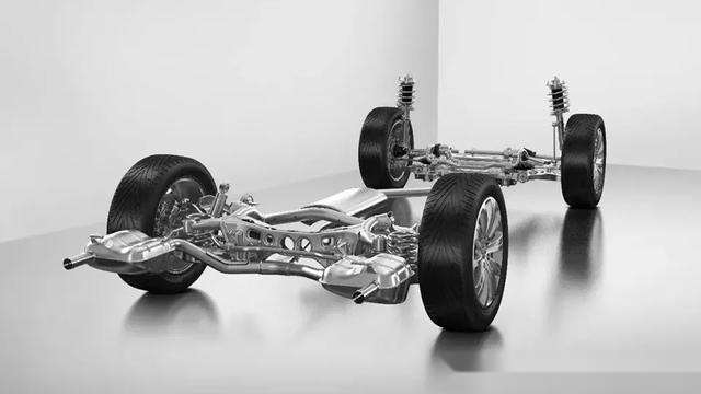 此外,传祺gm82020领航款还对底盘进行重新调校,对轮胎型号,悬架衬套