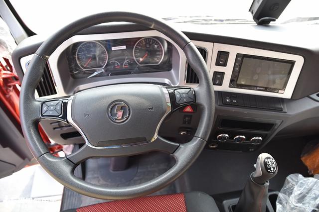 陕汽重卡这两年主推的载货车型国六版德龙l3000中卡载货车评测