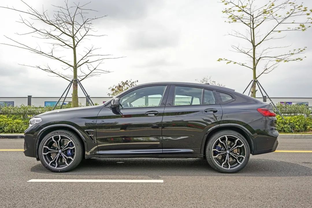 试驾|极致性能与实用如何共存?试驾宝马x4m雷霆版