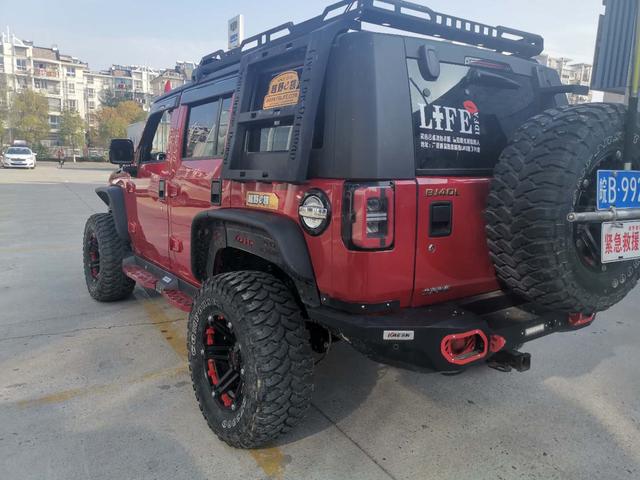 北京bj40改装车街头实拍,也难怪,jeep牧马人确实可以被打败_易车