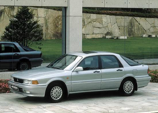 此后,第五代,第六代和第八代戈蓝又荣获了德国"金方向盘奖",日本年度