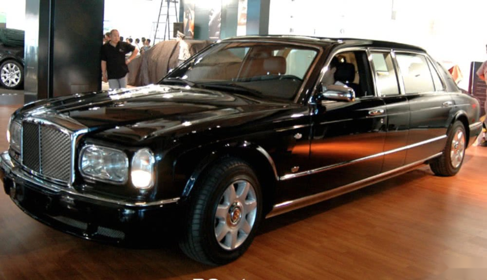 如果说宾利是张进入富豪名单的门票,那雅致728就是超级富豪们身份和