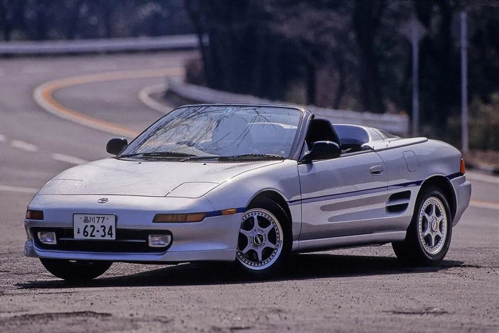 1996年,丰田对外发售基于mr2的mrspyder.这是一款敞篷跑车,由trd制作.