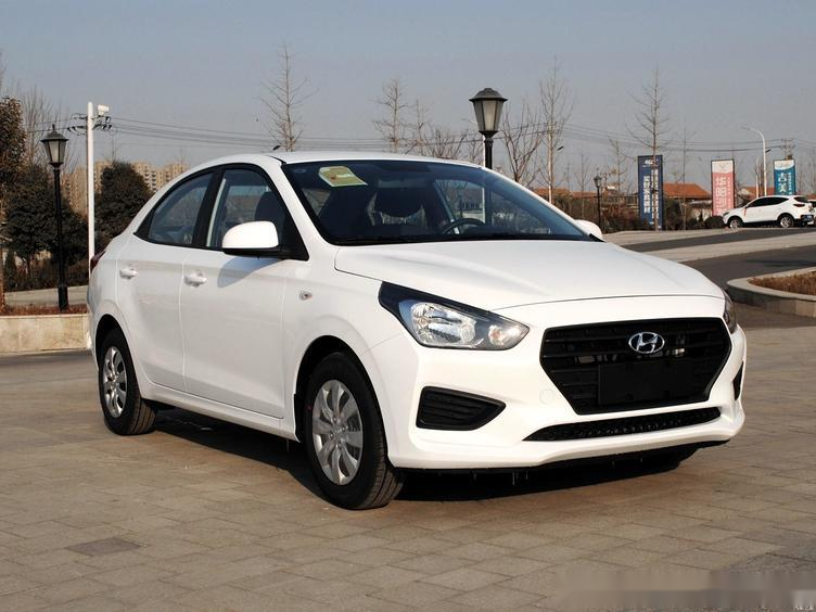 现代瑞纳售价499739万家庭代步轿车首选