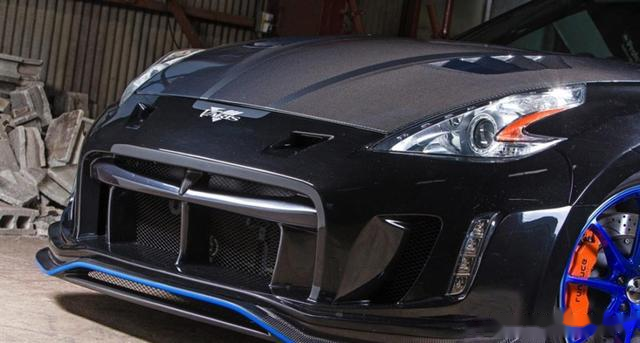 战神的gtr兄弟z34穿着酷酷的盔甲性能和外观匹配