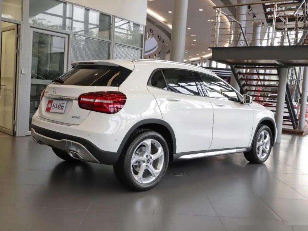 低配也很香奔驰gla200动感型实拍解读