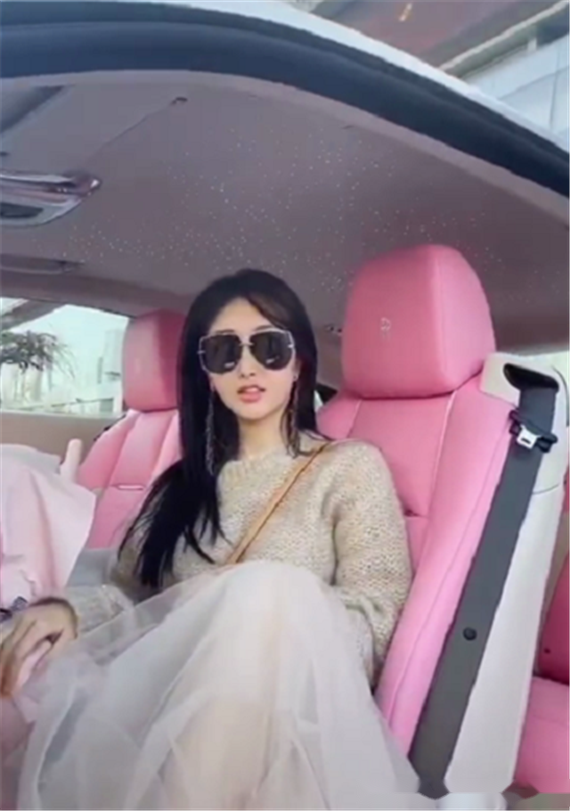 公主粉劳斯莱斯魅影车价505万车长5285mm46秒破百