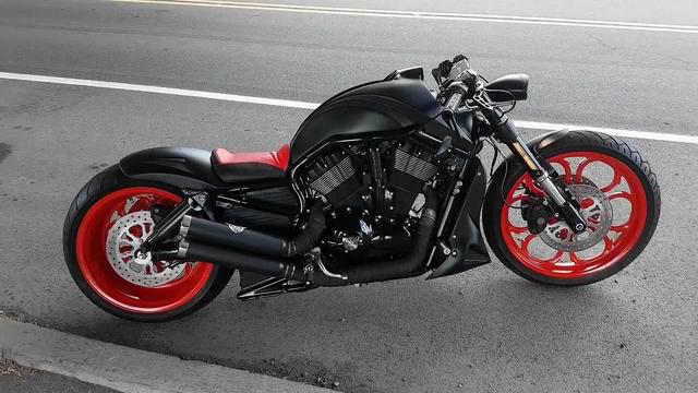 国外大神zeel工作室改装的哈雷 夜路德 night rod