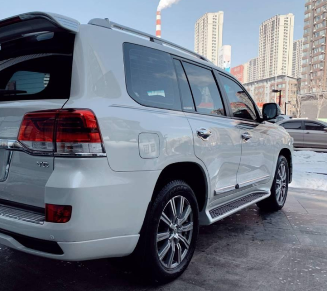 丰田陆巡停产5.7升八缸引擎,全系改用3.5t六缸涡轮增压