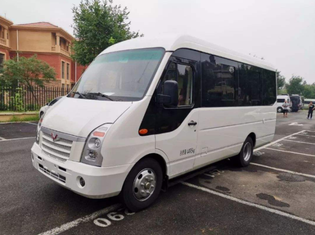 则持续开发多细分产品,从小卡,suv,轻客,房车等领域入手,不断拓展五菱