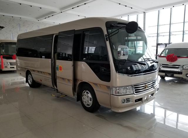 2020款丰田考斯特17座首长席双人汇报席公务车移动办公车改装