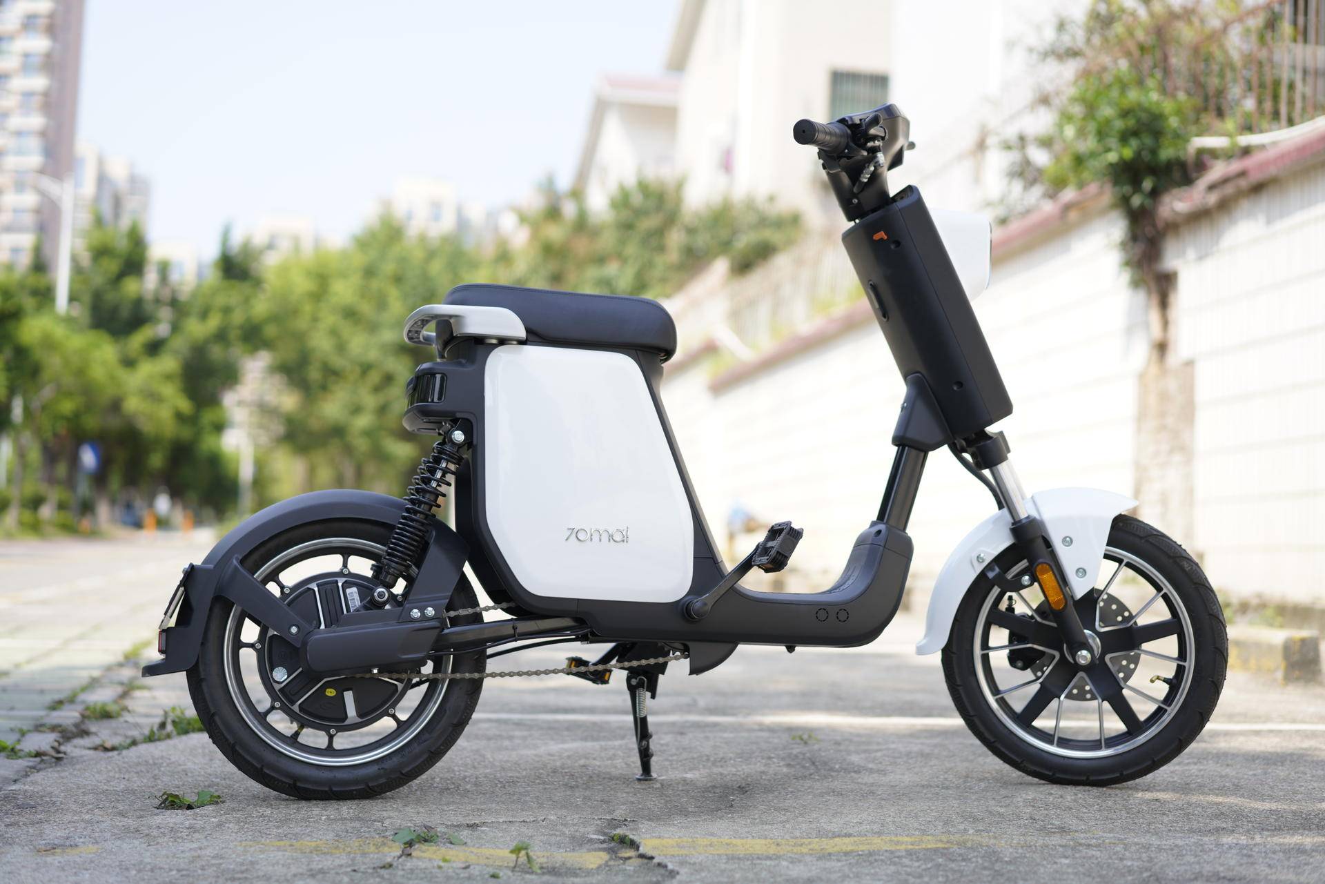 性能颜值与科技并行70迈智能电动车陪伴你