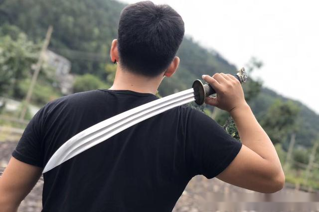 高性能可背式牛尾刀高锰钢锻打开双槽超霸气