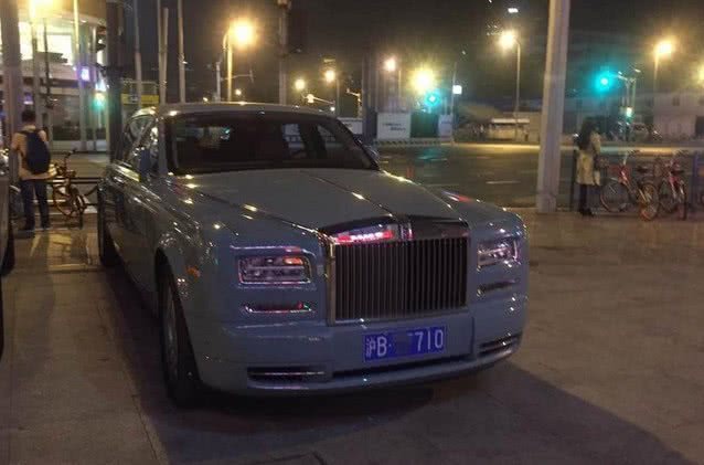 秦奋到底多有钱?开定制劳斯莱斯,车牌也如量身定制