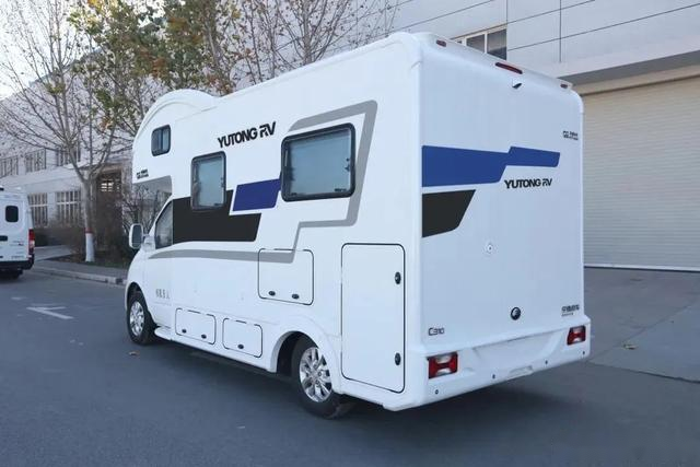 宇通房车出新款了:国六大额头车型,动力配置优异,内饰布局完美