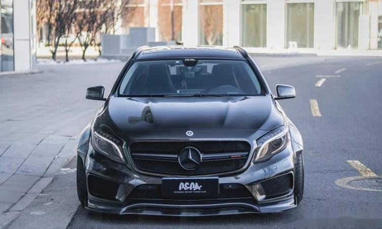 独一无二的黑武士奔驰gla,光看车头你们错认成a级了吗?