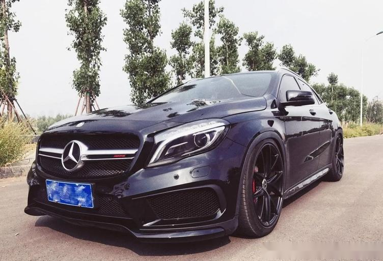 独一无二的黑武士奔驰gla,光看车头你们错认成a级了吗?