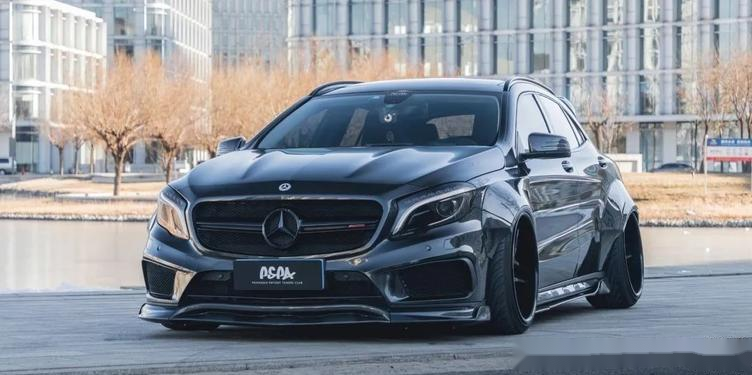 独一无二的黑武士奔驰gla,光看车头你们错认成a级了吗?