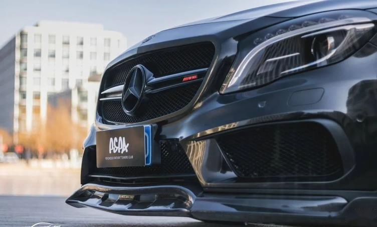 独一无二的黑武士奔驰gla,光看车头你们错认成a级了吗?