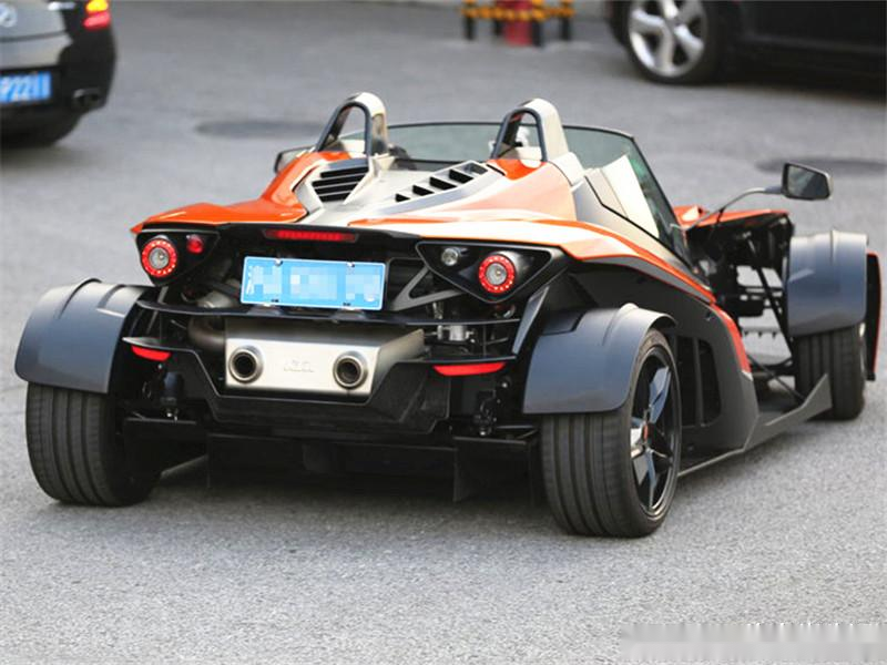 周立波的豪车有多奇葩停车先拆下方向盘随身携带网友百万智商税