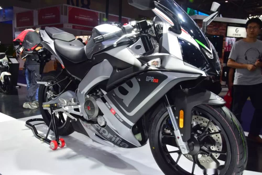 阿普利亚250级别adv曝光