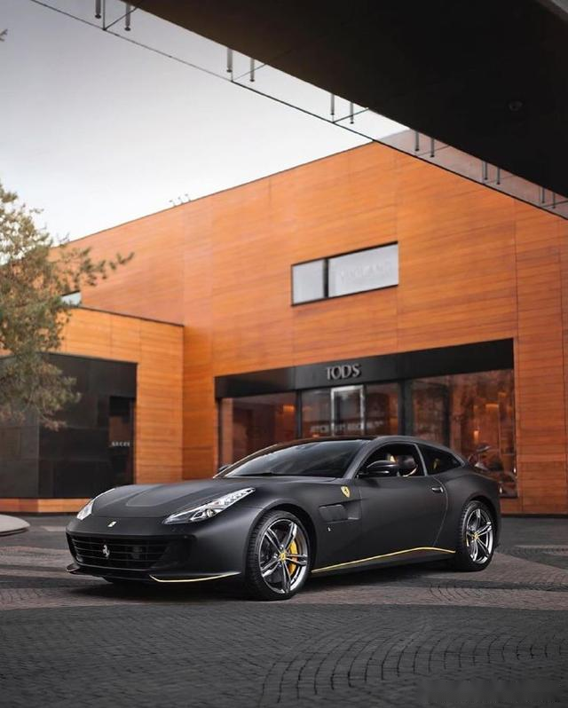 小哈带你看豪车ferrarigtc4lusso