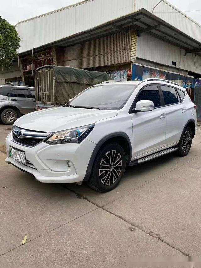 雷州抵押车17年10月比亚迪宋20t自动尊贵版抵押车总汇网