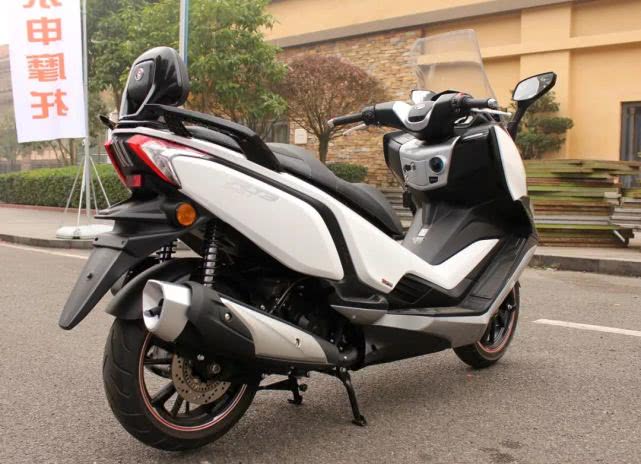 旅行车rk6不少网友第一时间便想到宗申于去年年底亮相的几款摩旅车型