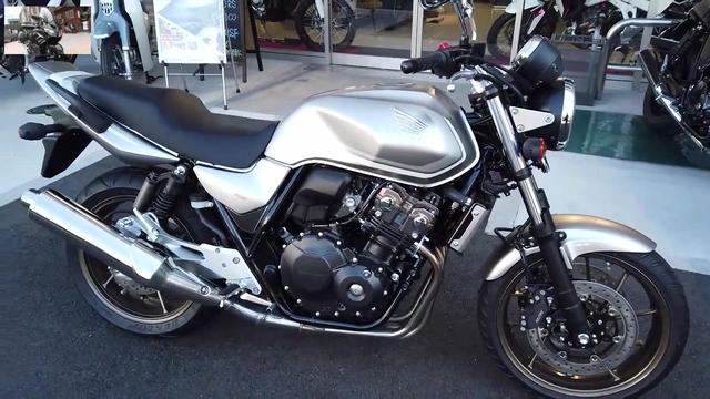 本田2020款cb400实车展示,不到170坐上去脚能着地吗,试试就知道