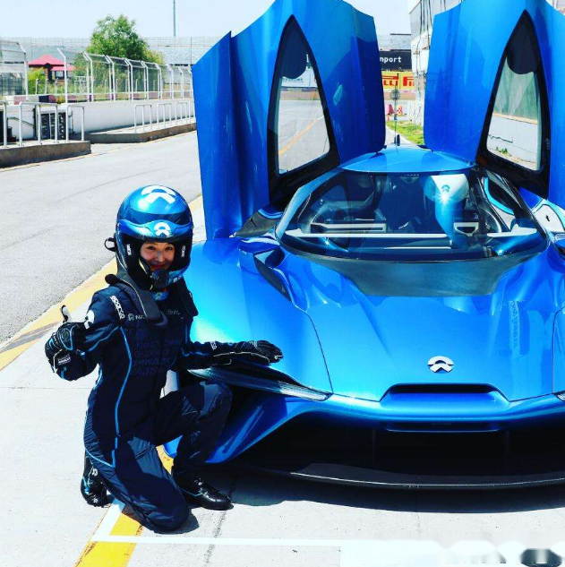 刘强东别墅豪车曝光看到送奶茶妹妹的那辆网友原谅他吧