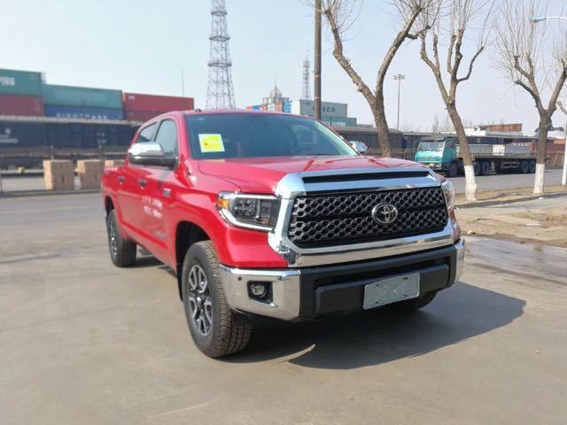 20款丰田坦途皮卡界的大明星57升的发动机可轻松应付任何的路面