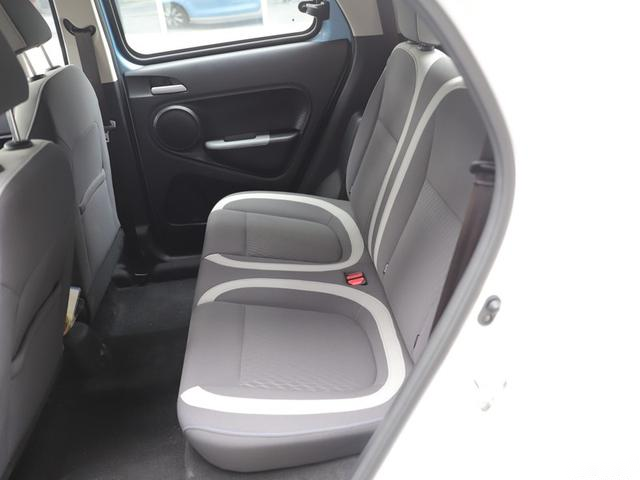 目前在售的宝骏e200仅提供2款车型,受限于成本因素,均采用了织物座椅
