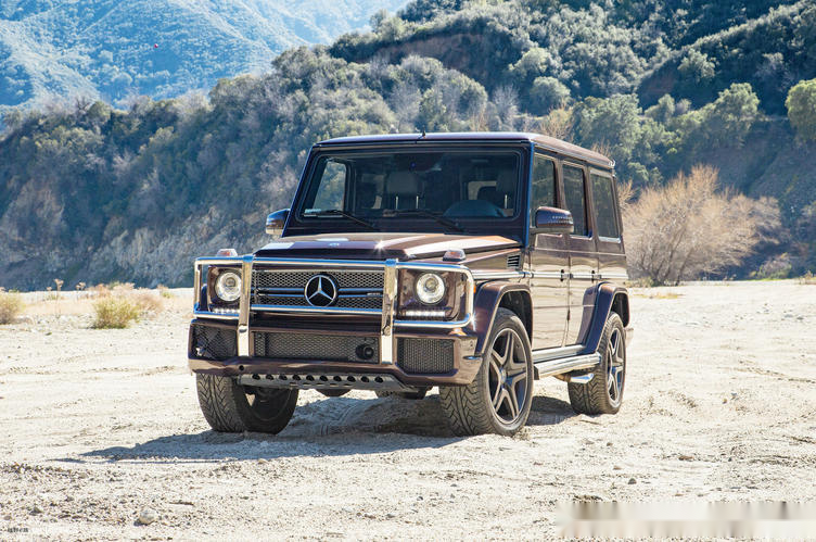 2012年,奔驰推出了动力更加强劲的奔驰g63amg和g65amg.