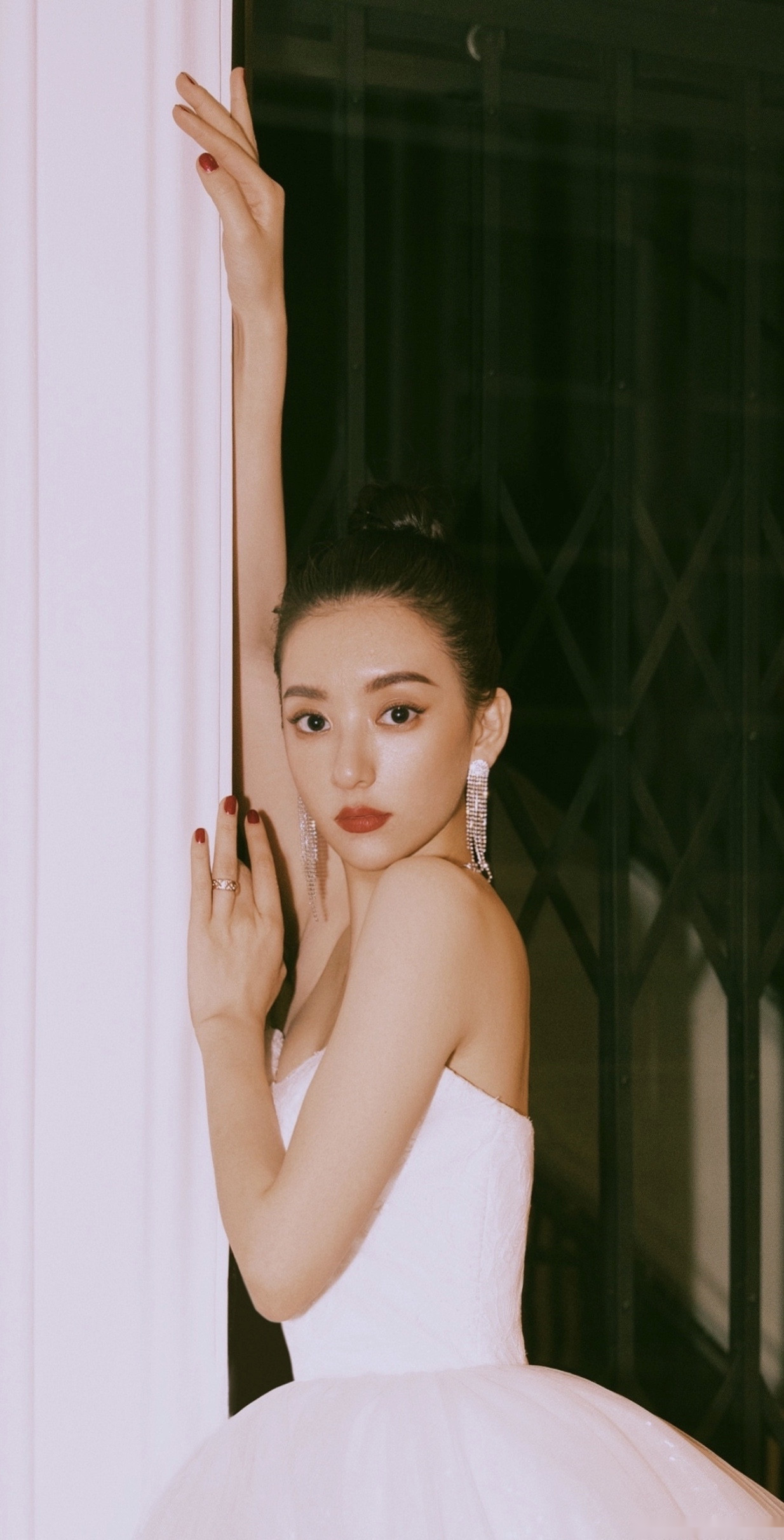 郭富城开豪车带全家出街三口人戴口罩仍难掩星范方媛素颜也美