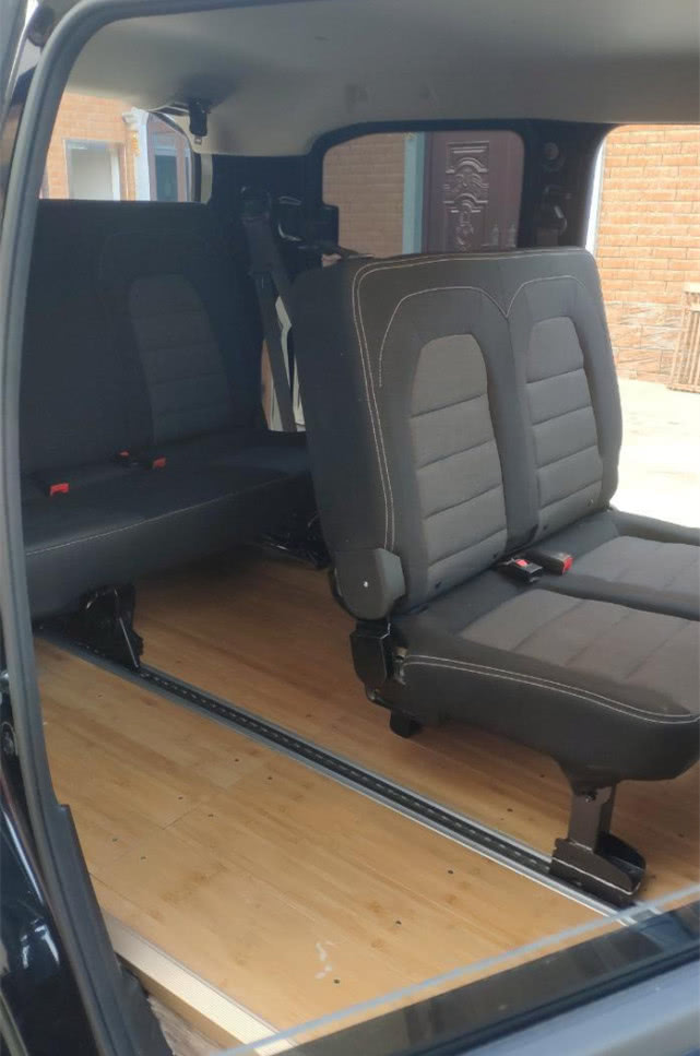 五菱宏光plus改装床车长途旅行睡两个人还能放一大堆行李