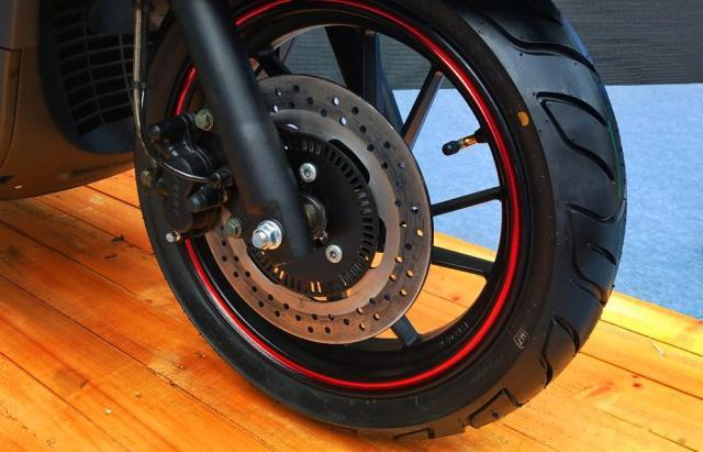 风格独特的复古踏板水冷四气门引擎日信卡钳abs219匹马力