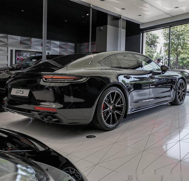 不不不.它是保时捷panamera