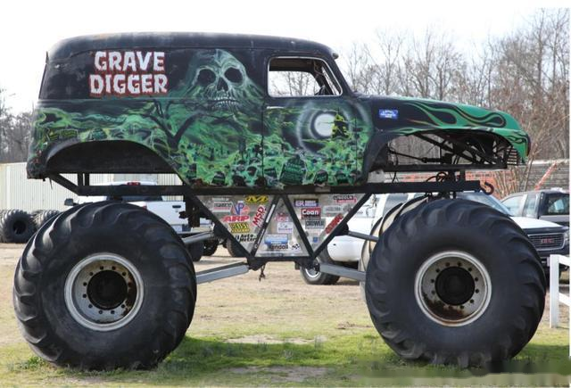 其中最富盛名的是一辆叫做"掘墓人"的大脚车,从一辆老式雪弗兰改装而
