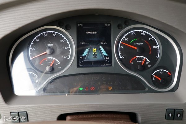 520马力康机 14挡变速箱,铝合金传动轴现身,东风天龙旗舰绝活多