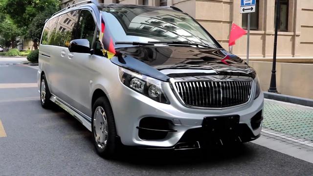 奔驰威霆改迈巴赫,经典双拼色车身,这效果真不赖