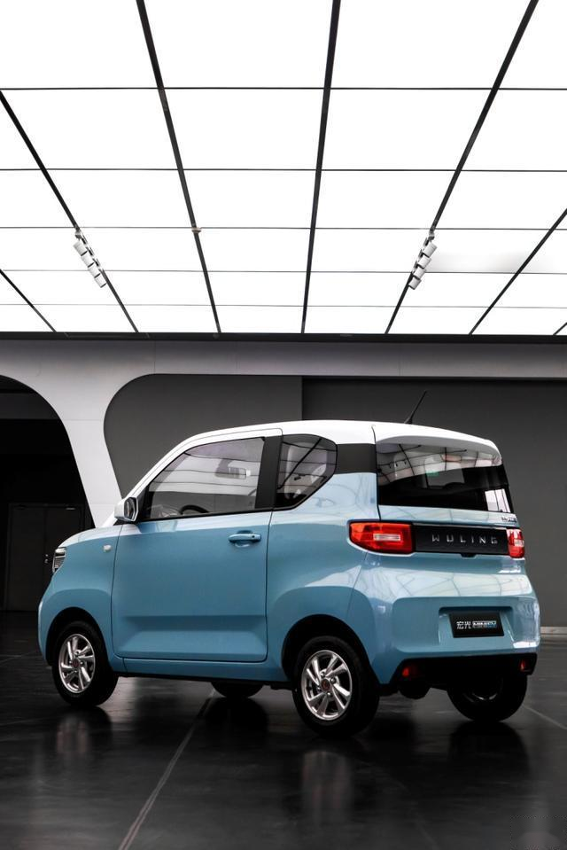 汽车界星二代出道了迷你小神车宏光miniev实拍图曝光