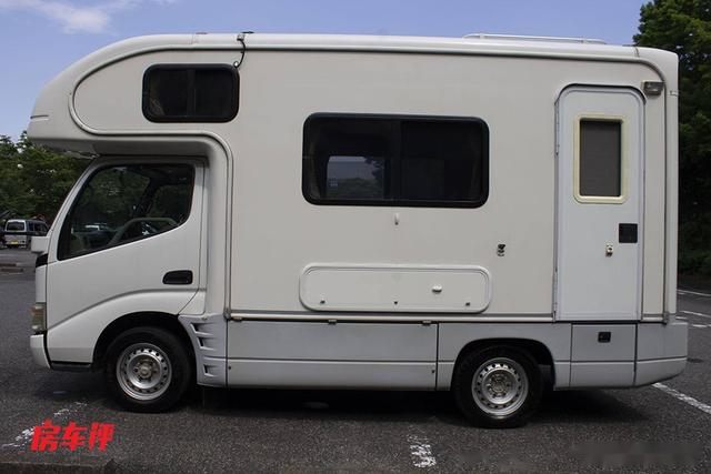 日本的丰田小房车,萌态十足却配大床位,深具当地特色