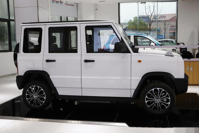 北汽豹1002020款正式上市起价598万元外观神似吉姆尼