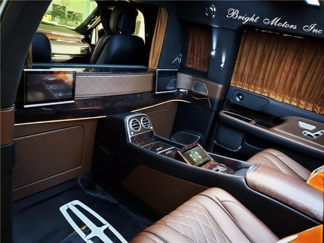 林肯领航员加长版静态体验,二排元首座椅功能强大舒适至极,内饰奢华到