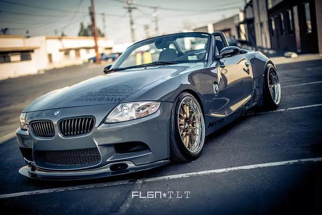 经典的双座优雅跑车宝马z4e85宽体改装