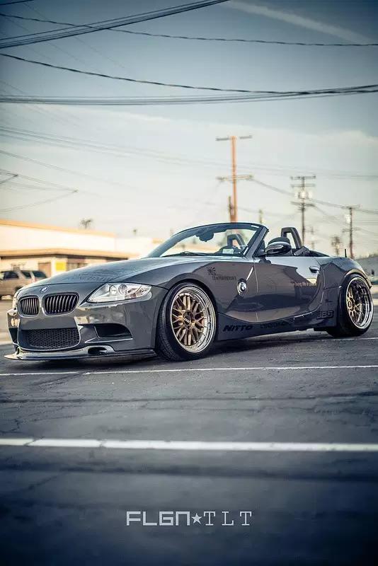 经典的双座优雅跑车宝马z4e85宽体改装