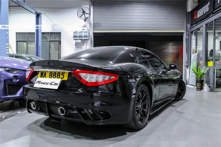 玛莎拉蒂gt跑车granturismo小改装黑武士又是成条街最靓仔